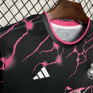 Visuel 3 — Maillot Real Madrid Noir Rose Panther 2024/25