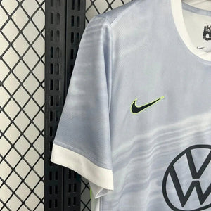 Visuel 3 — Maillot Wolfsburg extérieur 2025-26