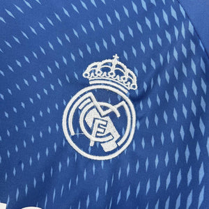 Visuel 3 — Maillot Real Madrid concept 2025-26