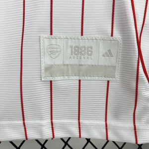 Visuel 4 — Maillot Arsenal concept 2025-26