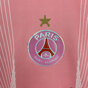 Visuel 2 — Maillot Paris Rose concept 2025