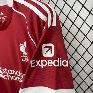 Visuel 4 — Maillot Liverpool 2025-26