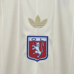 Visuel 2 — Maillot Lyon concept 2025-26
