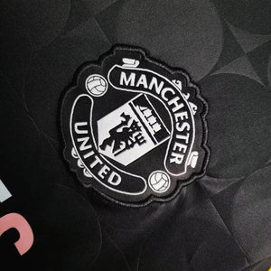 Visuel 3 — Maillot Manchester United 2024 Édition Love Unites
