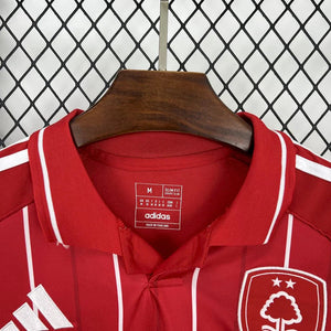 Visuel 3 — Maillot Nottingham Forest 2025-26