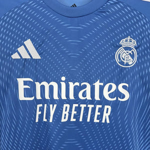 Visuel 2 — Maillot Real Madrid concept 2025-26