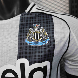 Visuel 4 — Maillot Newcastle 2025-26