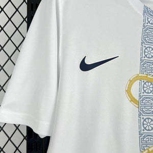 Visuel 3 — Maillot Tottenham concept 2025-26