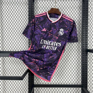 Visuel 1 — Maillot Real Madrid foot concept rose 2024 2025
