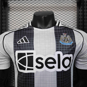 Visuel 3 — Maillot Newcastle 2025-26